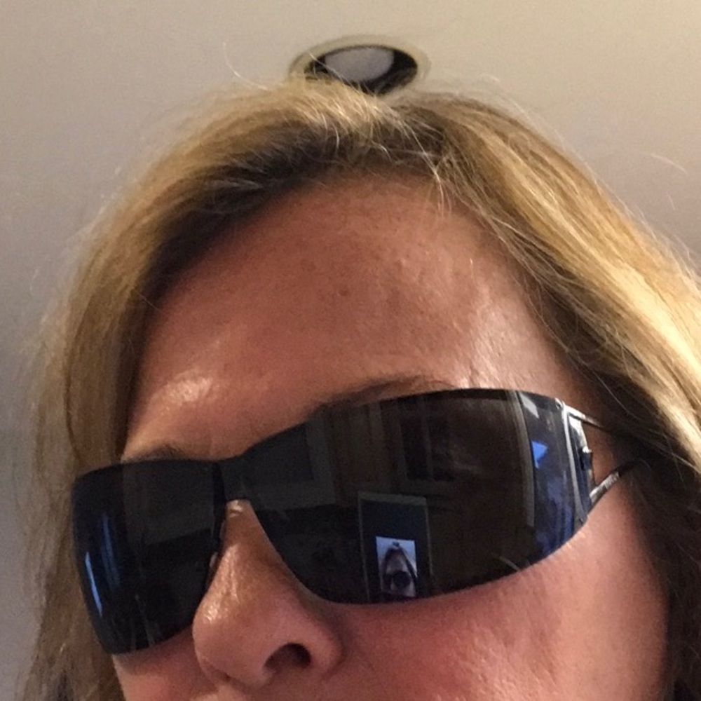 Designer Versace sunglasses - Picture 6 of 8